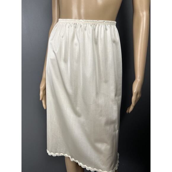 Vintage Vanity Fair Half Slip Cream Size Small L Antron III Dupont Nylon USA - Picture 5 of 8